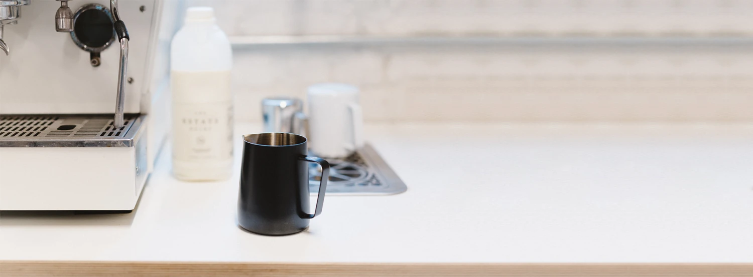 Brewista Smart Pour Precision Frothing Pitcher - 20oz White 4 Brewista Smart Pour Precision Frothing Pitcher - 20oz White - Image 2