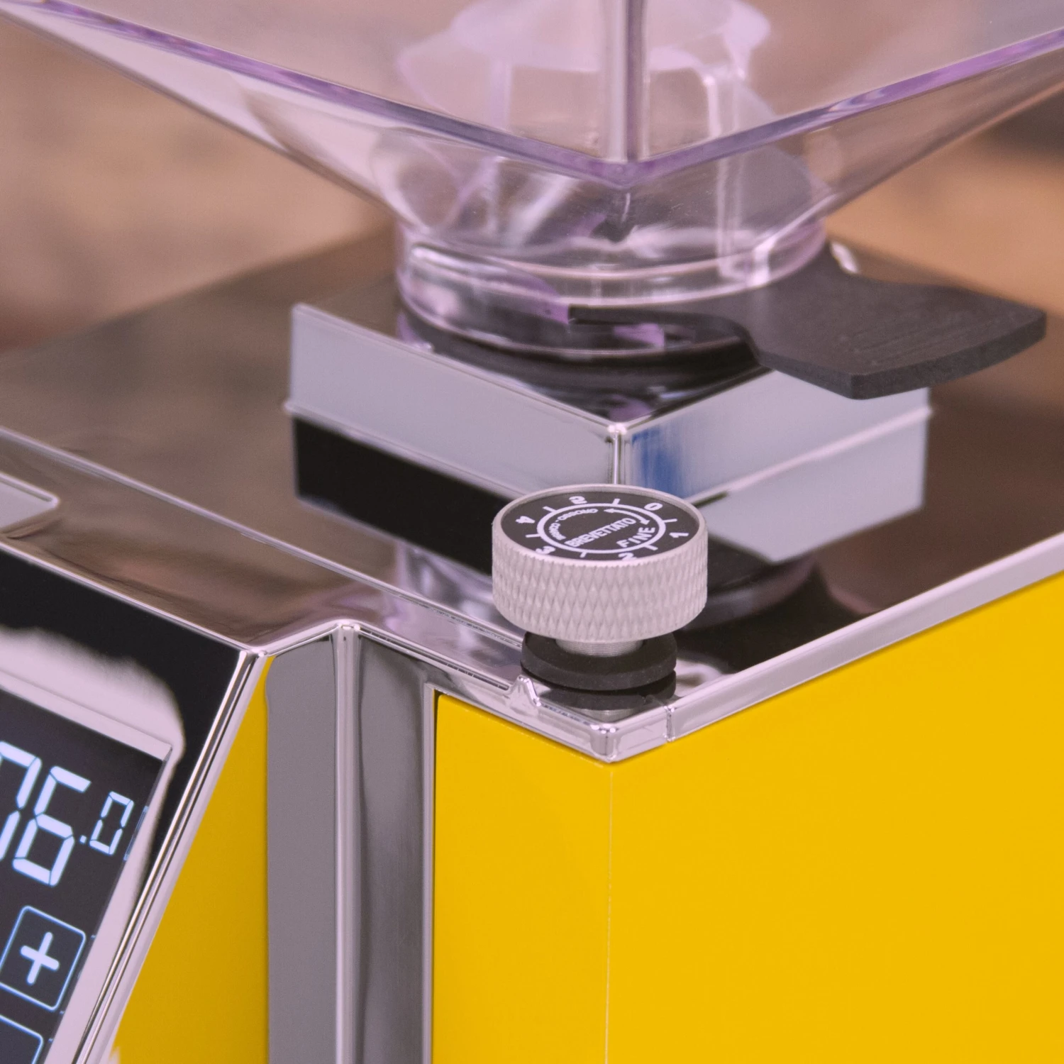 Eureka Mignon Magnifico Coffee Grinder In Yellow 11 Eureka Mignon Magnifico Coffee Grinder In Yellow - Image 9