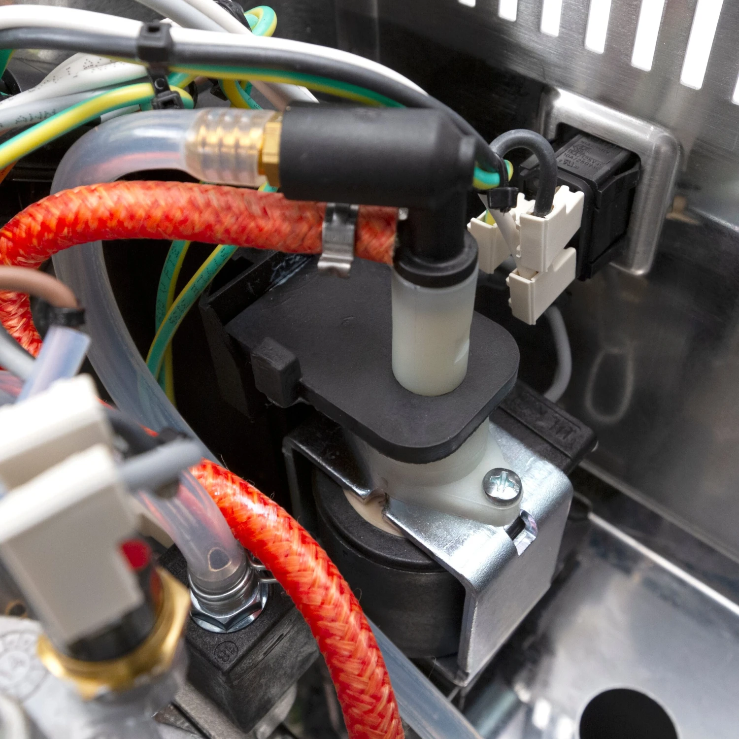 Refurbished Gaggia Classic Pro Semi-Automatic Espresso Machine 11 Refurbished Gaggia Classic Pro Semi-Automatic Espresso Machine - Image 9