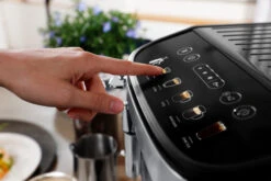 DeLonghi Magnifica Evo ECAM29043SB 22 DeLonghi Magnifica Evo ECAM29043SB -Gaggia Store MagnificaEvo ECAM29043SB Lifestyle Alt8