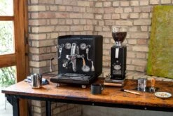 ECM Synchronika 25th Anniversary Edition Dual Boiler Espresso Machine -Gaggia Store Stilfoto 2