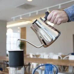 Fellow Stagg 1L Pour-Over Kettle - Polished Steel -Gaggia Store TG7A6179